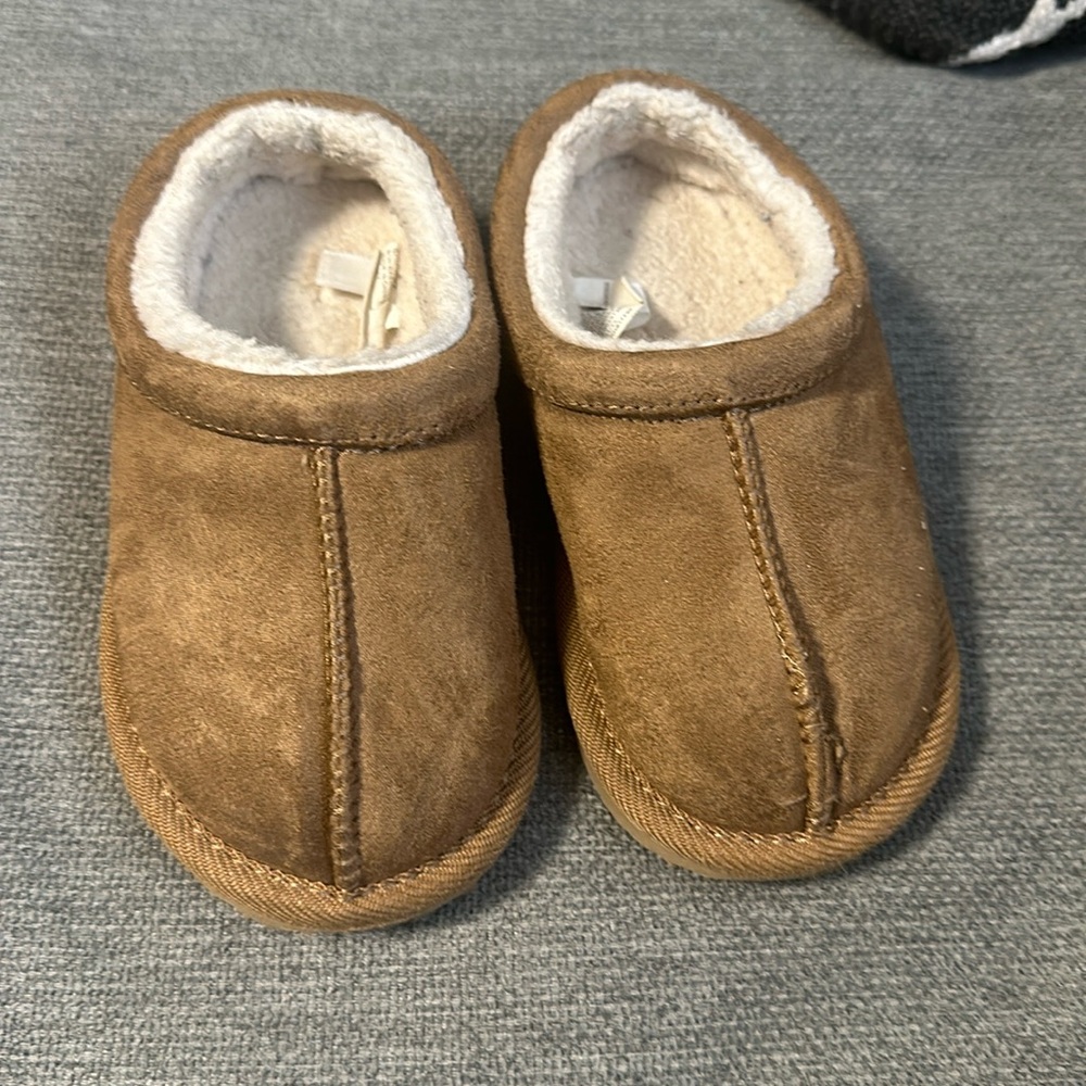Toddler size 8 used slippers